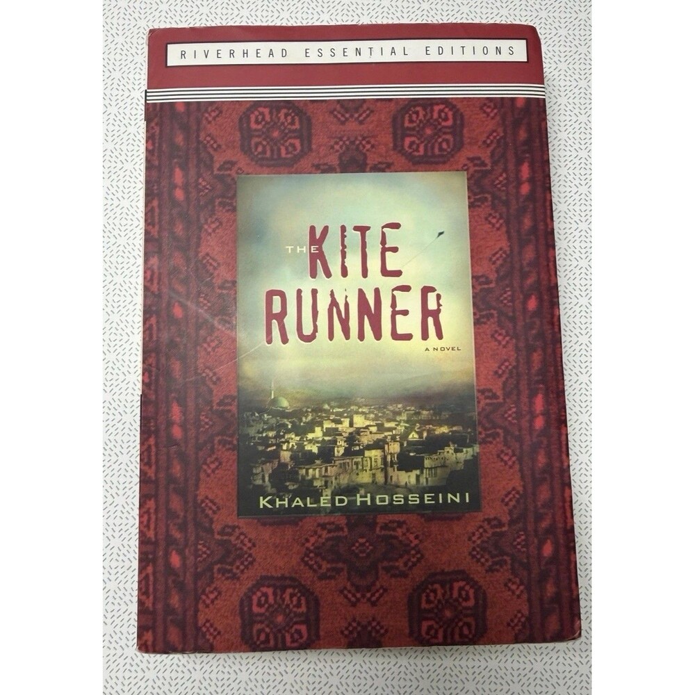 The Kite Runner (Riverhead Essential Editions) - Paperback - VERY GOOD